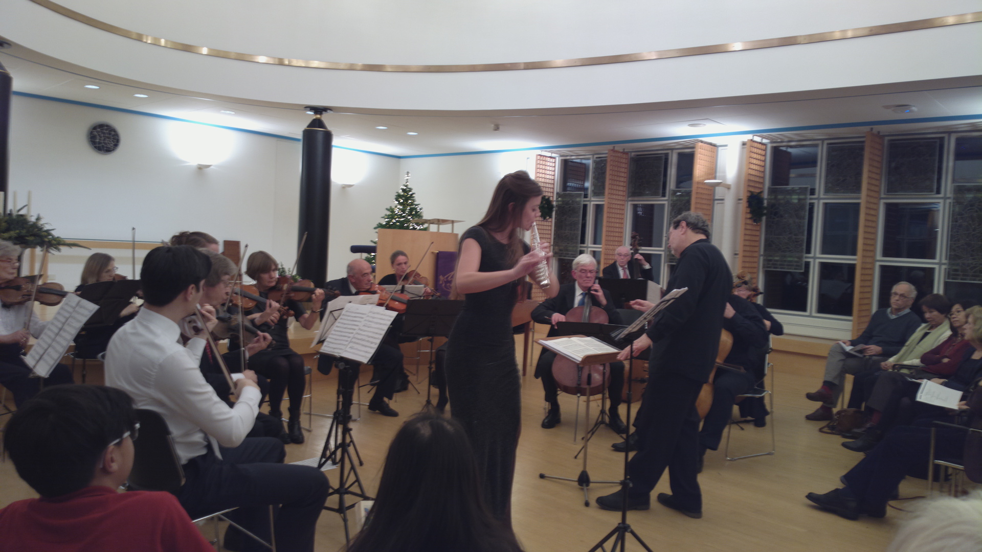Het orkest tijdens een optreden in Bronovo Het orkest tijdens een optreden in Bronovo